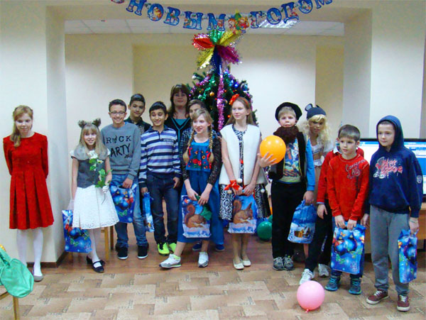 Прошли новогодние праздничные мероприятия «Happy New Year!» для учащихся, изучающих английский язык.