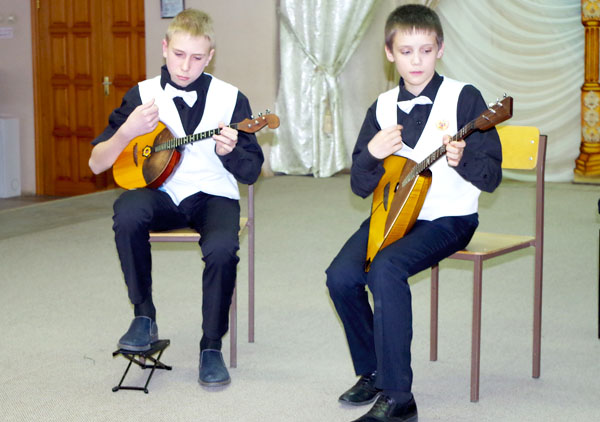 Достойная победа наших учащихся в зональном открытом конкурсе «Юный исполнитель на народных инструментах»!