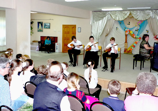В Камерном зале ДШИ «Гармония» состоялся отчётный концерт учащихся музыкально-инструментального отделения.